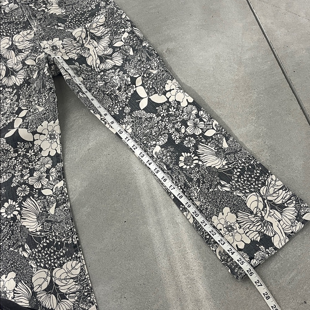 MOTHER Black and White Floral Pants - Picture 5 of 8